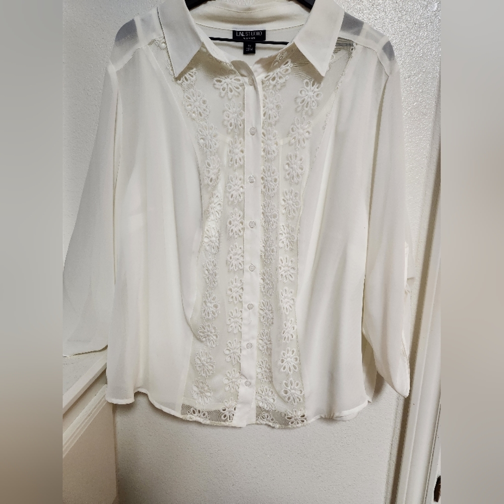 I.N. Studio Women Blouse Sz 3X White Button Up, Roll Tab Sleeve, Flower Sheer